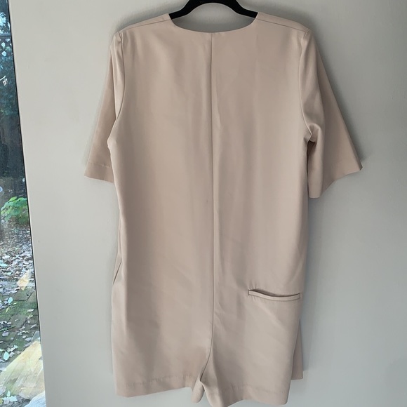 Aakasha Cream Front Zipper Playsuit Size Large (NWT) - Picture 6 of 11